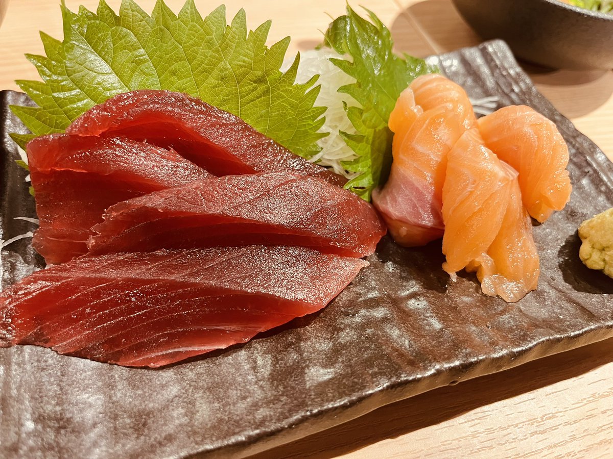 nabe0127's tweet photo. 以前行ったスシローの会社の居酒屋です。
醤油皿がなんか良い。 https://t.co/dw8u0S781X