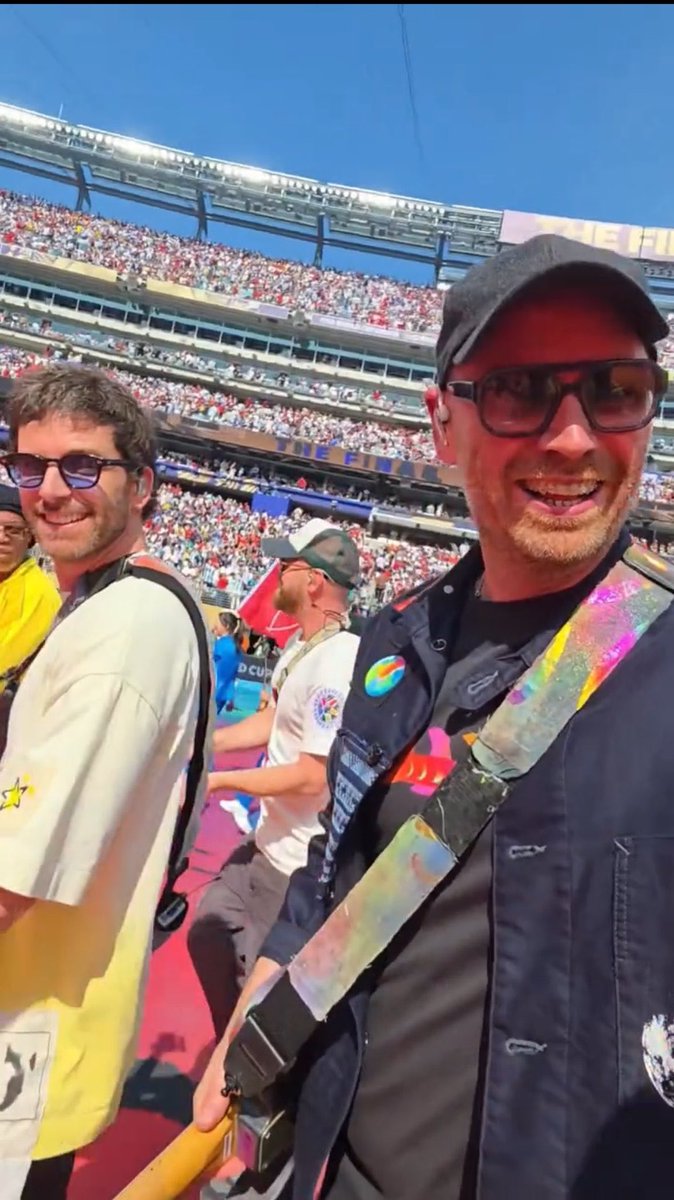 Forum Coldplay ꩜ tweet media