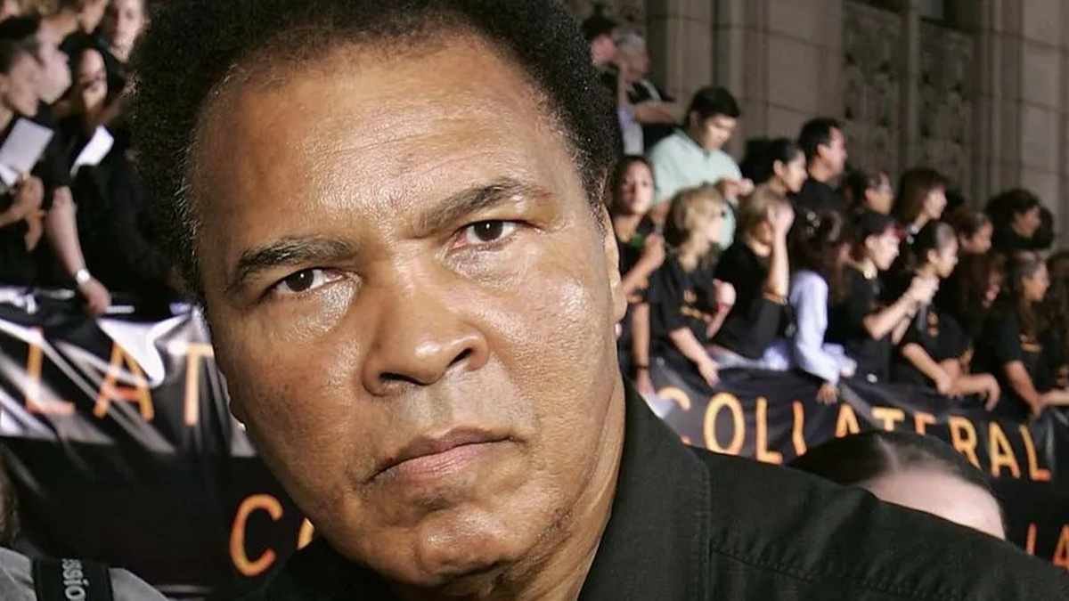 QLexPipiens's tweet photo. “Un uomo che a cinquant’anni vede il mondo come lo vedeva a venti, ha sprecato trent’anni della sua vita.”
(Muhammad Alì). https://t.co/e5ZB1zPqmm
