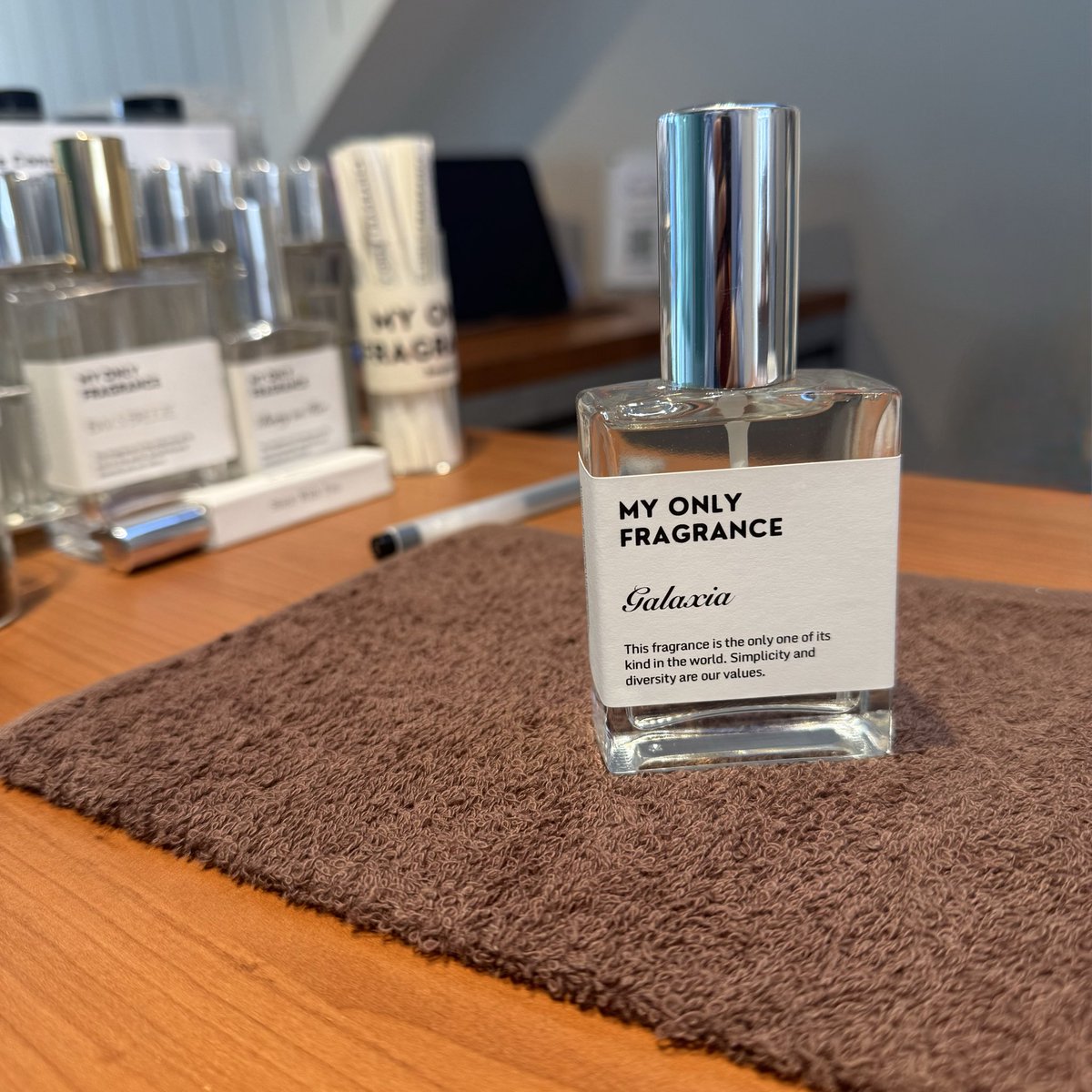 Awashii138's tweet photo. كالعطر سأڪون لاتراني عيناك 
ولڪن ستبقى رائحتي معك في ڪل مكان♥️✨ https://t.co/MNcSJDQqBA