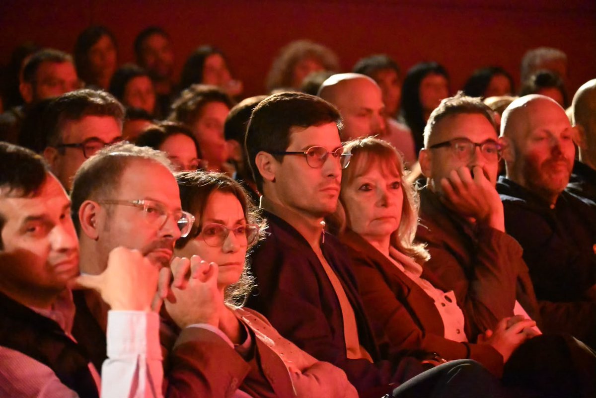 MuniRafaela's tweet photo. El ritual de la ciudad celebró sus 21 años: finalizó el Festival de Teatro Rafaela 2026. https://t.co/soCBaIaeUQ #RafaelaCiudad https://t.co/AEUP4zqkHe