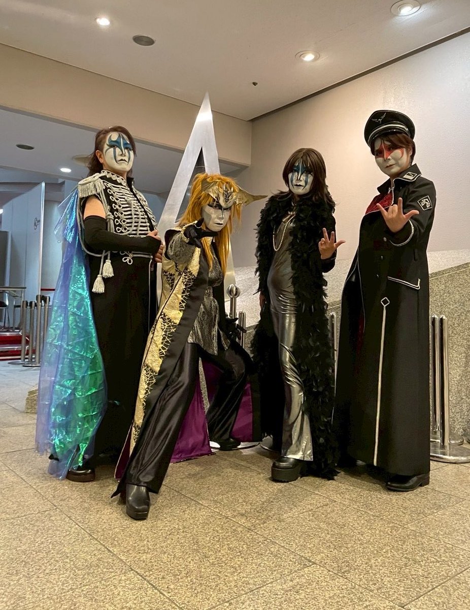 chuck_kemo's tweet photo. 昔はもっとカッコいいポージング出来てたはずなのに思い出せない😅
自慢の道楽メンバー✨戦闘服制作お疲れ様！ https://t.co/Pexgb1v8US