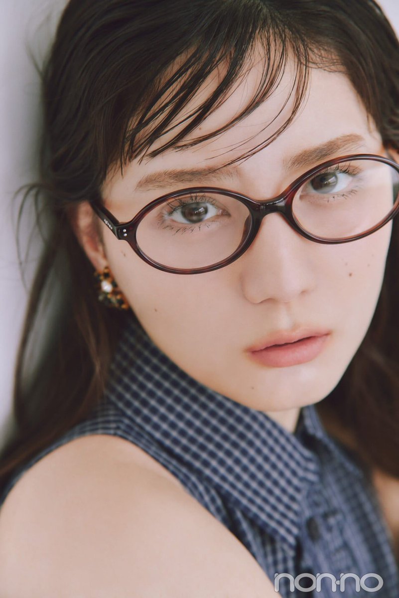 nonno_staff's tweet photo. ＼こさかなのおしゃれ伊達メガネ👓／
横長フォルムの 『べっこうオーバル』

上下しっかりめの
束感まつげで目力UP ✨
▶▷https://t.co/5h6CBYxLvZ 

 #小坂菜緒 #日向坂46 https://t.co/RMPAT9hTuS