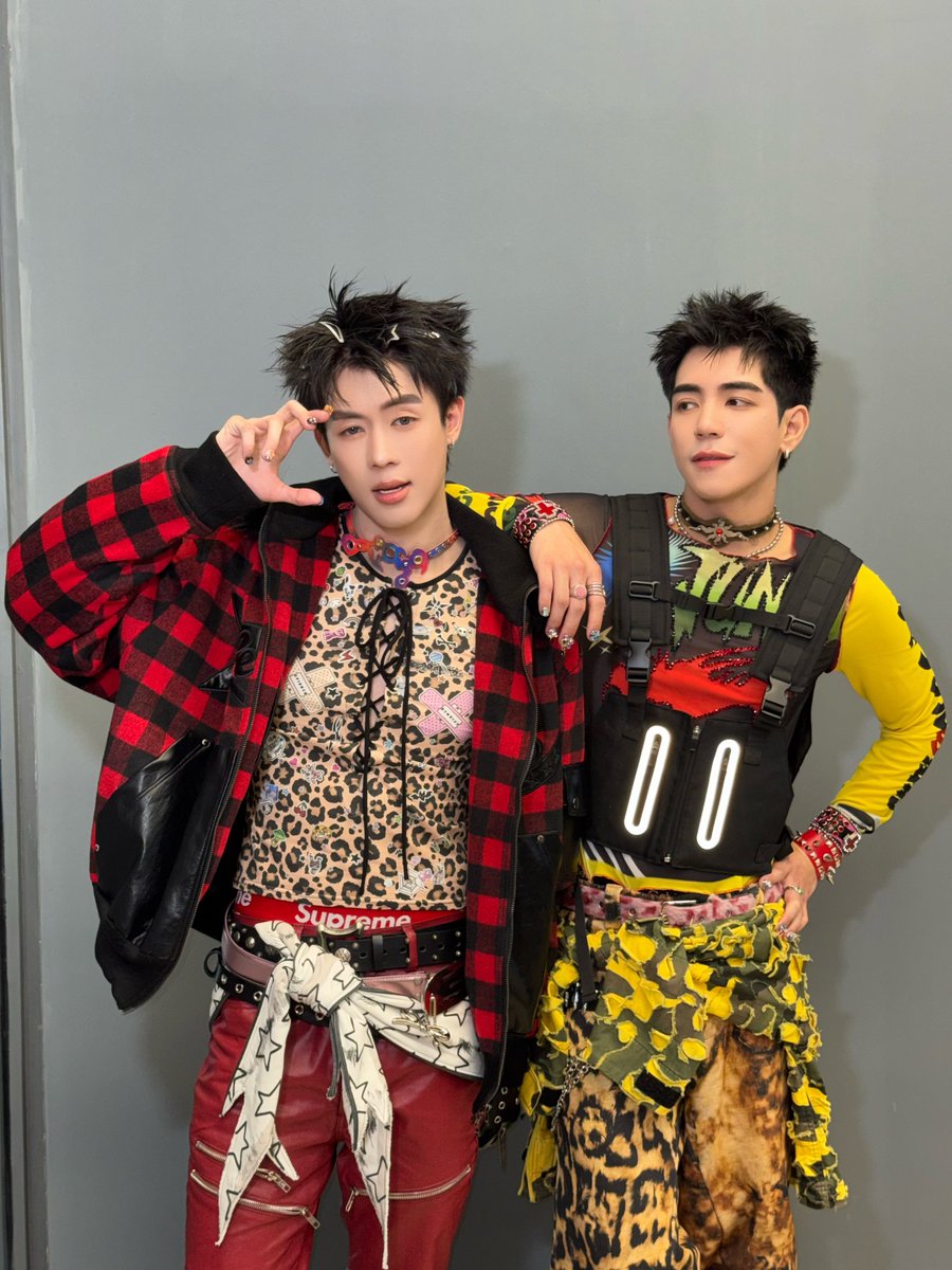 lookepeep's tweet photo. แงงงง ตื่นเต้นม้ากกกๆๆ >< ‘ไป๊ป นิว พีเจ เลออน ภีม ไม้’ พร้อมเจอทุกคนแล้วค้าบบบ ฝากทุกคนรอให้กำลังใจพวกเราด้วยนะคับ 💅🏻⭐️🫧🎈🍭⏰

GELBOYS 2 PRESSCON
#GELBOYS2_PRESSCON
#PIDEmonthapoom #NEWCHAYAPAK 
#GELBOYS 
#LOOKE https://t.co/2hKsWBJ0kY