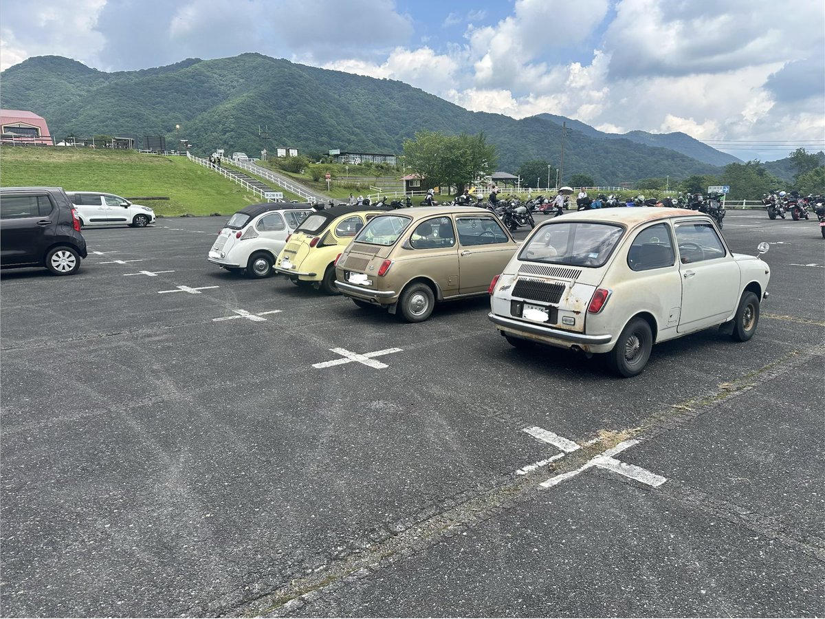 subaru360Kenty's tweet photo. ツーリング

途中で、スロットルワイヤーが切れるトラブルがあり...師匠に助けてもらう
ワイヤーの素材や取り回し見直す必要あり

3年でベースガスケットが抜けた
騙せば乗れるが
車検だしエンジンのOHするかぁ
クランクのベアリング交換と芯出しできてないのが心残りなので、これを気にやるかぁ🤔 https://t.co/gWEnUXRLcK