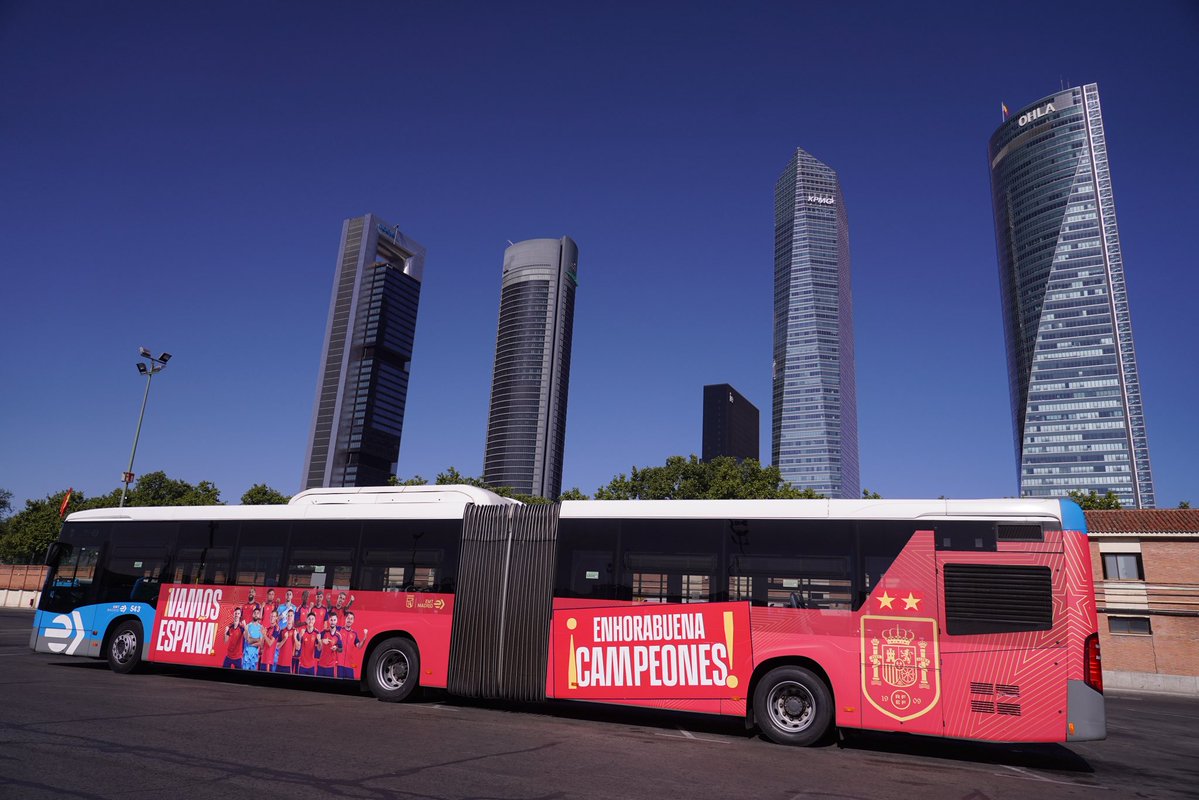 AlmeidaPP_'s tweet photo. El autobús de la EMT dedicado a nuestra selección ya luce la segunda estrella.

Colocamos el símbolo de un triunfo que ya forma parte de la historia para homenajear a unos campeones que nos regalaron el partido de nuestras vidas. Para celebrarlo esta tarde, la mejor forma de moverse por Madrid es en transporte público.