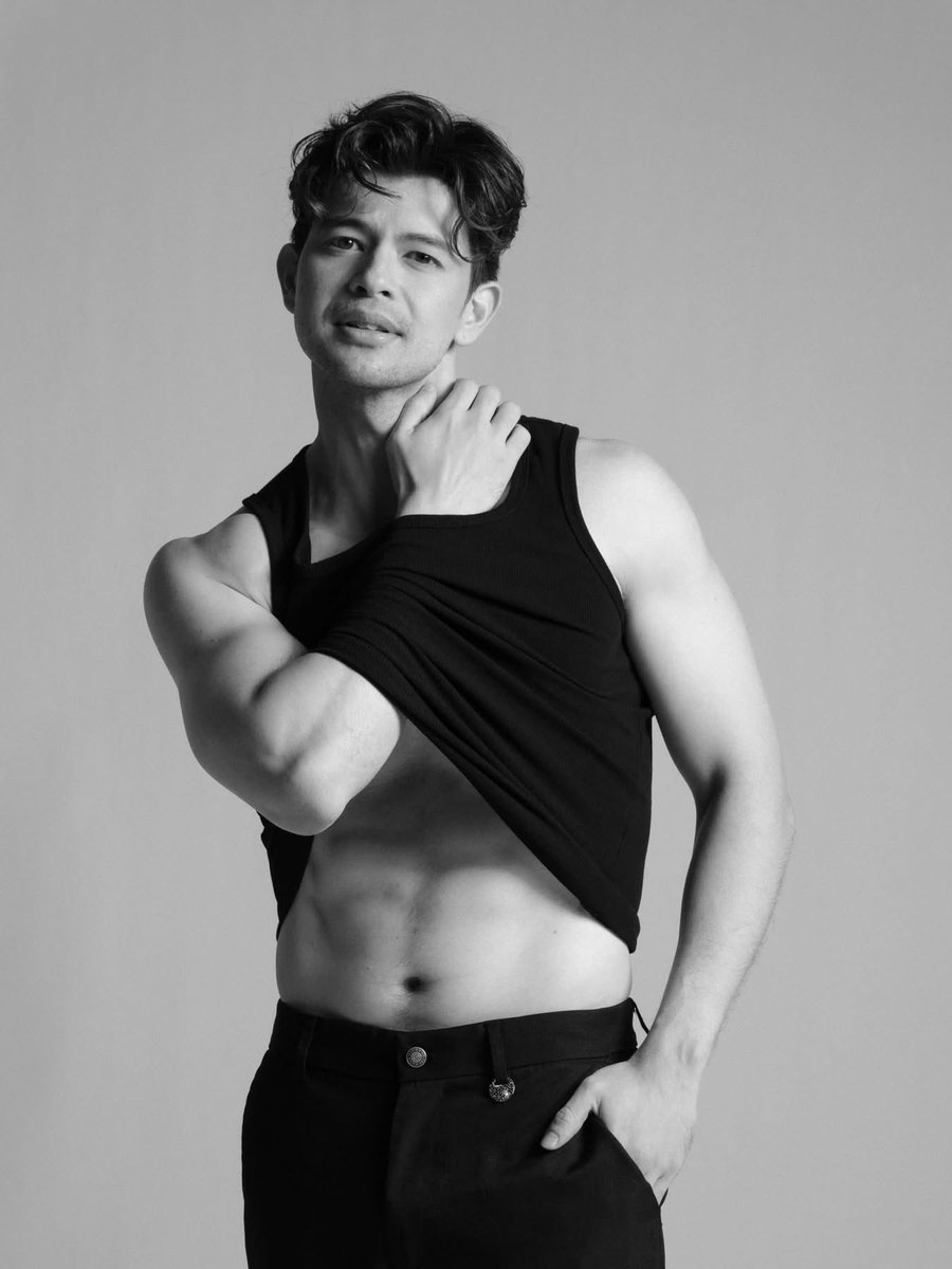 rayvercruzdaily's tweet photo. THIS IS NOT A DRILL 🚨 ABS REVEAL!

RAYVERCRUZin to 37
#RayverCruz https://t.co/0sIbv1xQAC