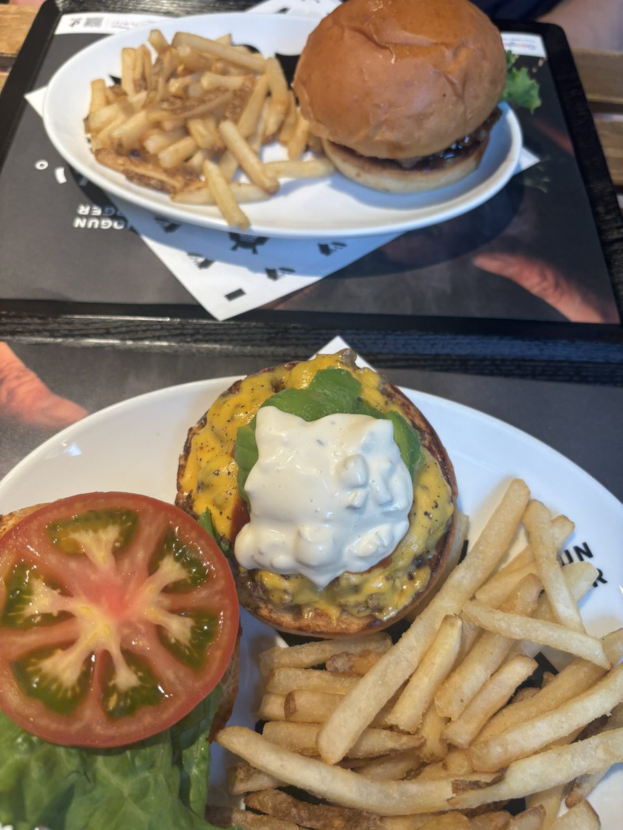 _18cg7's tweet photo. 📍町田 shogun burger
バーガーデカすぎた https://t.co/8TM80xU3OA