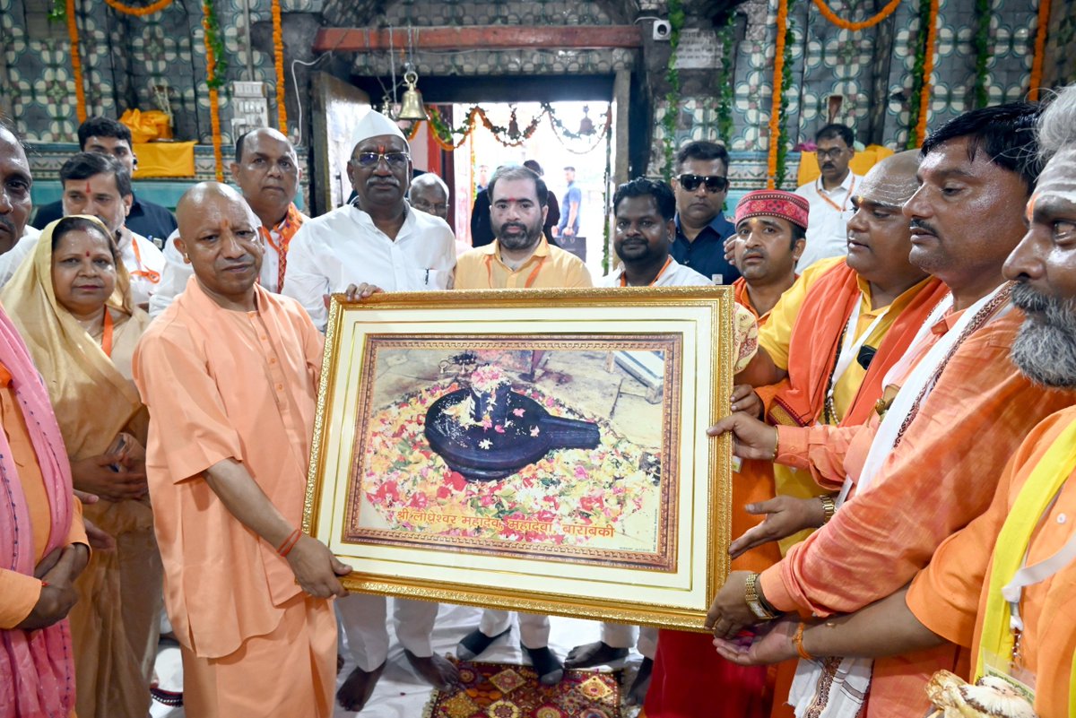 NagarikS's tweet photo. मुख्यमंत्री ने लोधेश्वर महादेव का दर्शन-पूजन कर किया अभिषेक https://t.co/YsVlJaQXRU @myogioffice https://t.co/OFZ1bX1We6