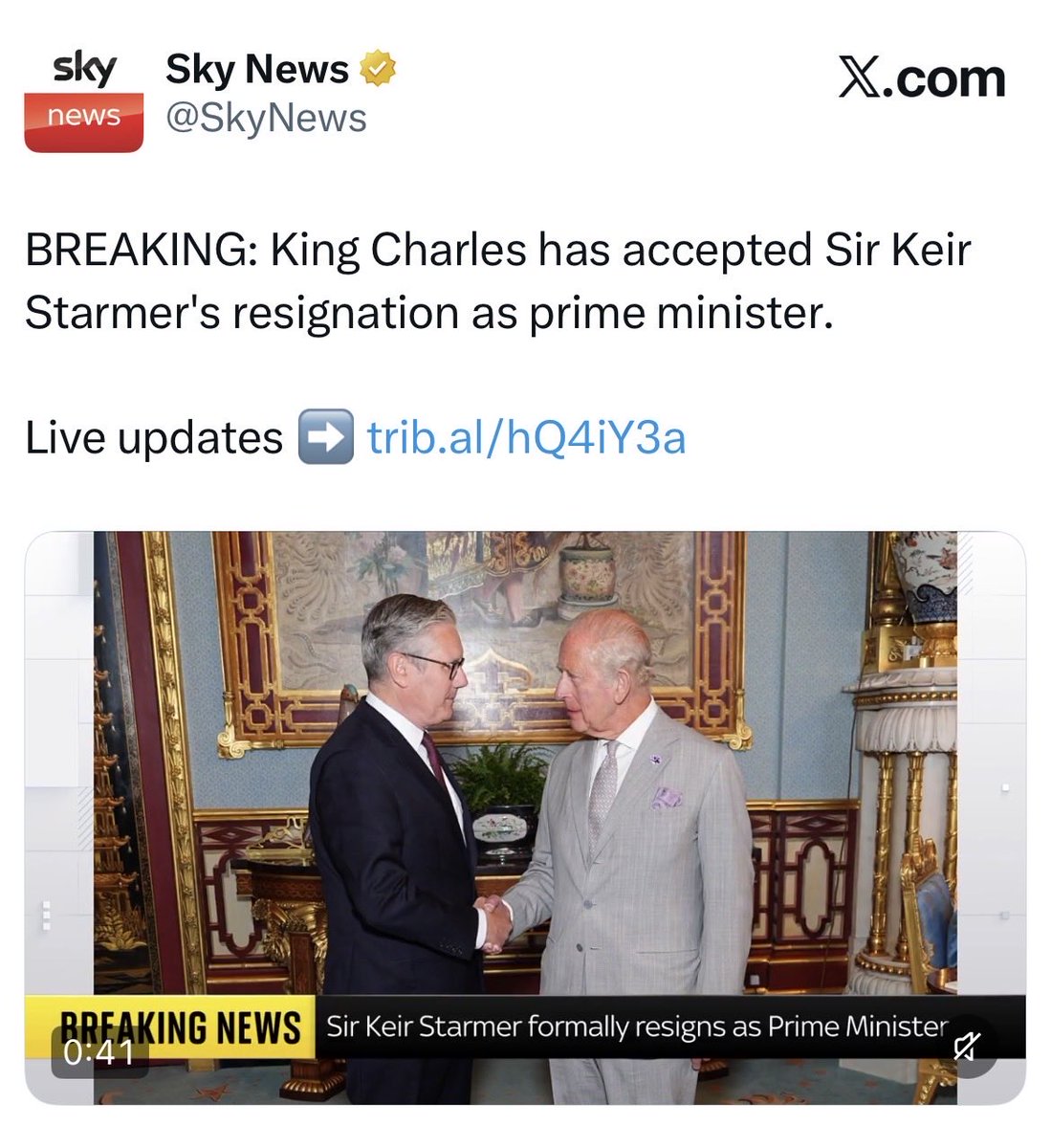 King0243_PJC's tweet photo. An elected Prime Minister goes to an unelected hereditary head of state to formally resign his office.
The PM gets his authority from the public.
The King gets his position from birth.
Yet the elected leader still has to go to the hereditary one to formally hand back power.
We call this “constitutional procedure” because, after enough centuries, even absurdity can start to look like tradition.
British politics is genuinely surreal.