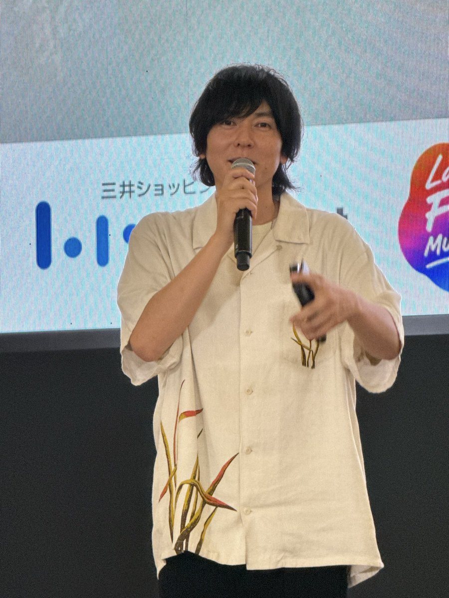 hiroyo72967074's tweet photo. トークも絶好調🥰
最高の公開収録、あんなにたっぷり
まさかの写真撮影🆗SNS🆗
このあともたくさん収録観覧できました❣️
一緒に回っていただいた方々のおかげで
ほんとに楽しい幸せ時間でした！
福岡最高です！次来た時は🌭たべます！
#flumpool https://t.co/WT0U8Y3ERT