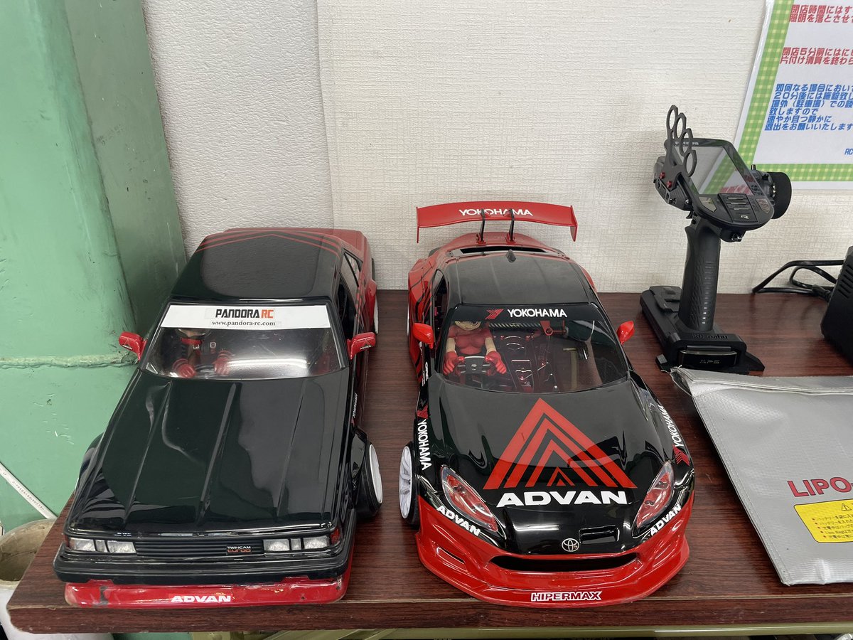 GTmarsy380's tweet photo. 今日はRCオアフさんにおじゃましました。
常連さんにドリパケのパーツ譲っていただいたり、導入された3Dプリンタで作ってもらったハイアッパーのパーツテスト、10PXRのRCオアフ転倒防止パーツを購入できて良き1日でした😄
#RCオアフ
#TRIGGER3
#ドリパケ
#ラジドリ https://t.co/d15whpqgOi