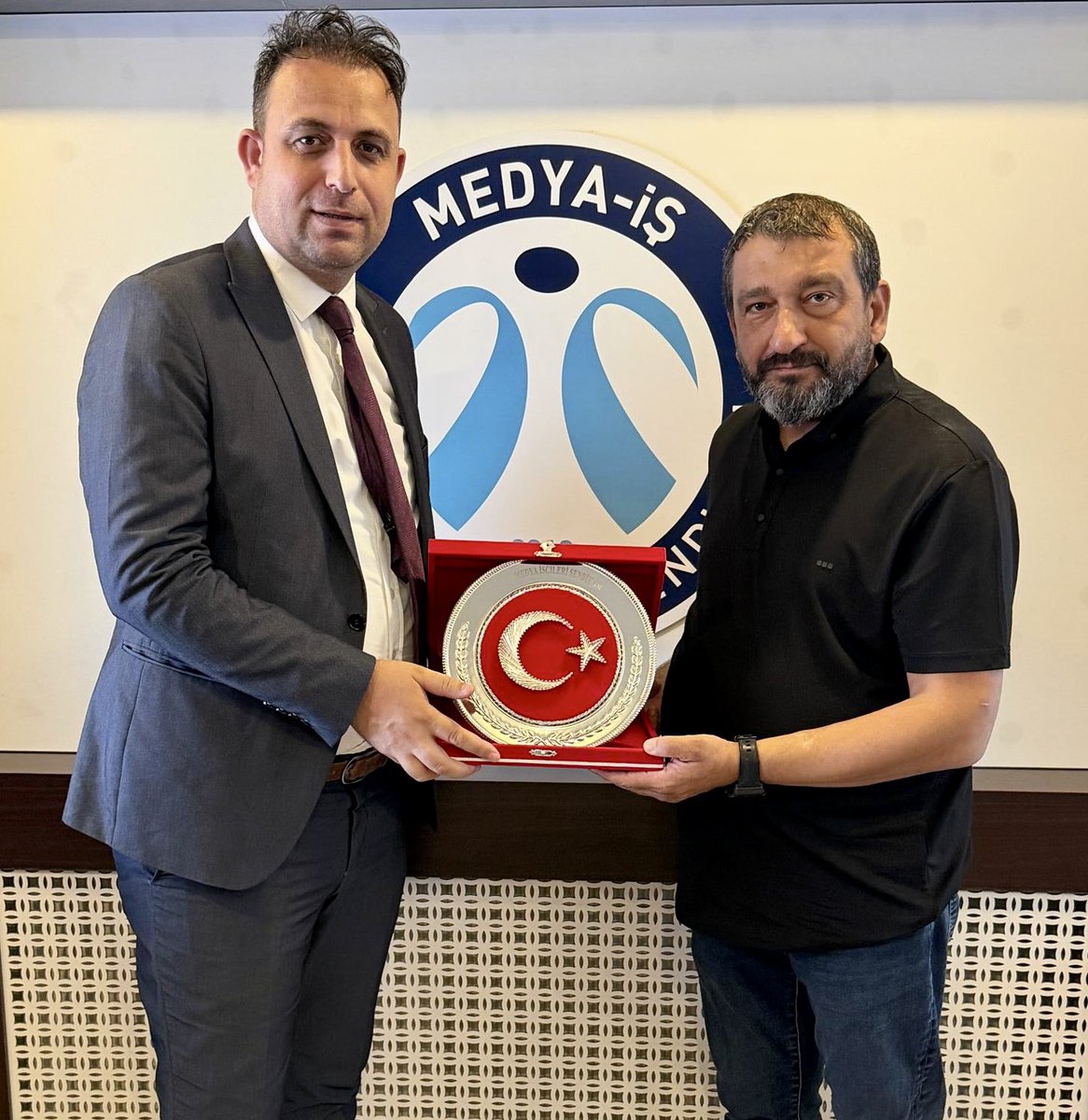 medyais's tweet photo. Halep Milletvekili Dr. Tarık Sulo Cevizci, Suriye Türkmen Dernekler Federasyonu Başkanı Ali Bedo Mustafa, Suriye Türkmen Dernekler Federasyonu Yönetim Kurulu Üyesi Cuma İsa ile Uluslararası Suriye İş Adamları Birliği (SAİB) Genel Başkanı Muhammed Ganim, Genel Başkanımız Sezai Ballı’yı Genel Merkezimizde ziyaret etti.