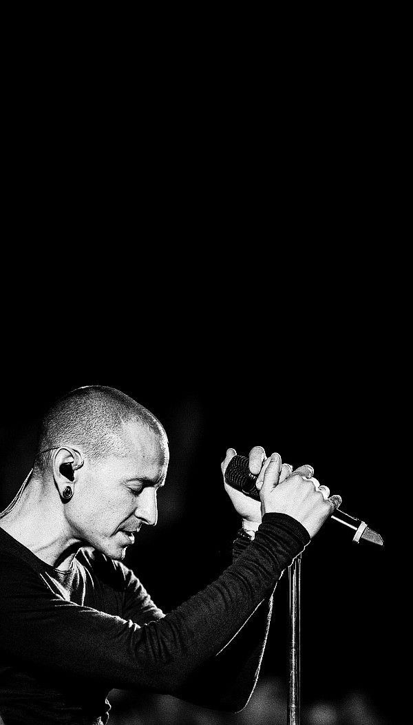 fernandoccarr's tweet photo. Há 9  anos a música perdia uma de suas vozes mais potentes e inspiradoras. 
#ChesterBennington #LinkinPark #LP https://t.co/O4nYJcBeFD