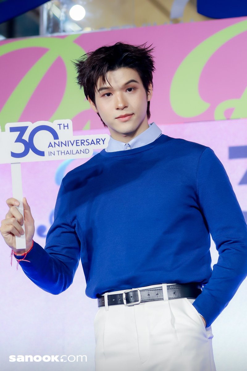 Sanook's tweet photo. ✨️ส่งต่อความสดใส "สกาย วงศ์รวี" Friend of Boots คนแรกของประเทศไทย ร่วมงาน Boots 30th Anniversary 💖 

BOOTS ANNIVERSARY X SKY

#BootsThailand
#Boots30Anniversary
#BootsxSky
#skywongravee
#sanook https://t.co/YdukQOjhhI