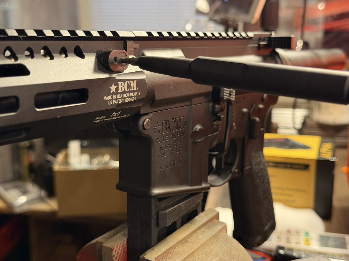 TRAILARMS's tweet photo. 🔧Gun Power Tool 活躍中🔧

ハンドガードの交換やカスタム作業も、
Gun Power Toolがあればスムーズ👍

ビット交換式なので、
六角・トルクスなど様々なネジに対応。

握りやすく、しっかり力が入るので
エアガンのメンテナンスやカスタムにおすすめです。

店頭で実際にお試しいただけます😊

#TRAILARMS #GunPowerTool #エアガン #サバゲー #ガンカスタム #メンテナンス