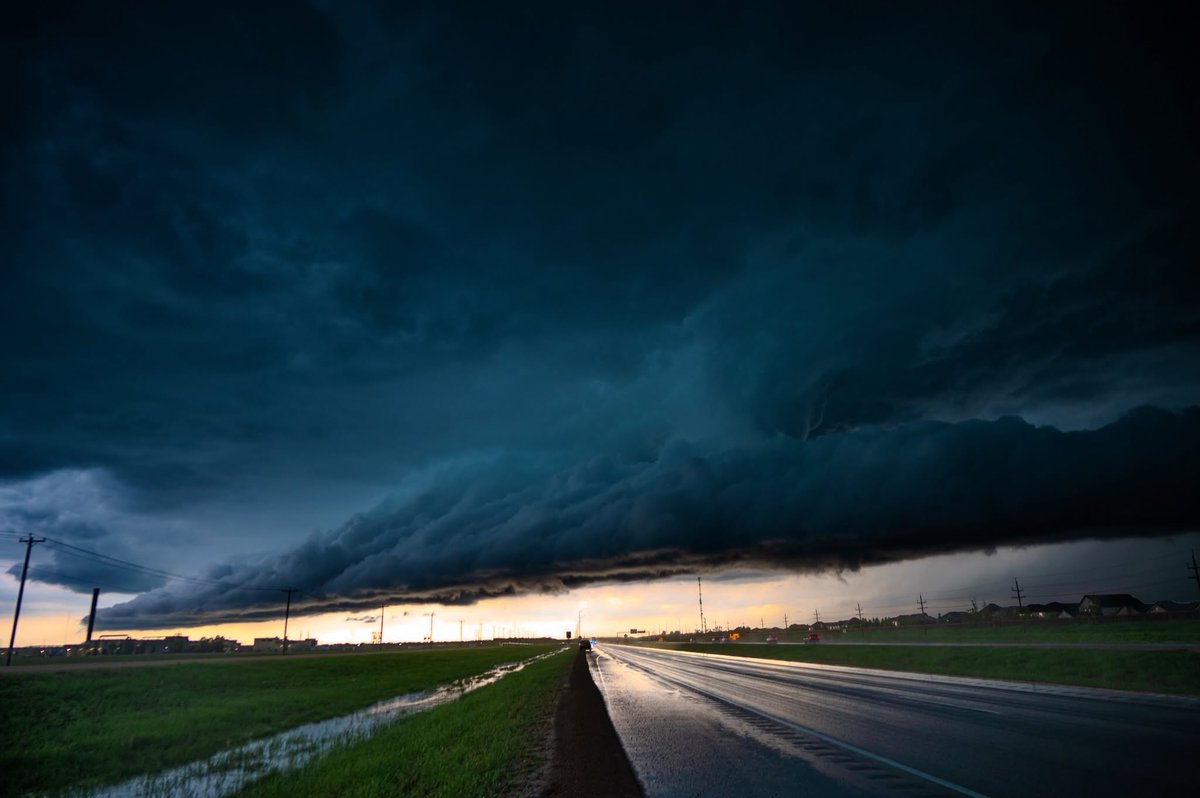 ig_stormchasers's tweet photo. ++ Superzelle bei Tuttlingen ++

Am 30. Juni 2026 konnte ich direkt über Tuttlingen, meinem Wohnort, einen laminaren Aufwindbereich mit 2 getrennten Abwindkernen ausmachen, sofort fuhr ich zu einen meiner Spots etwas außerhalb östlich von Tuttlingen,… https://t.co/RtLNCuBh7X