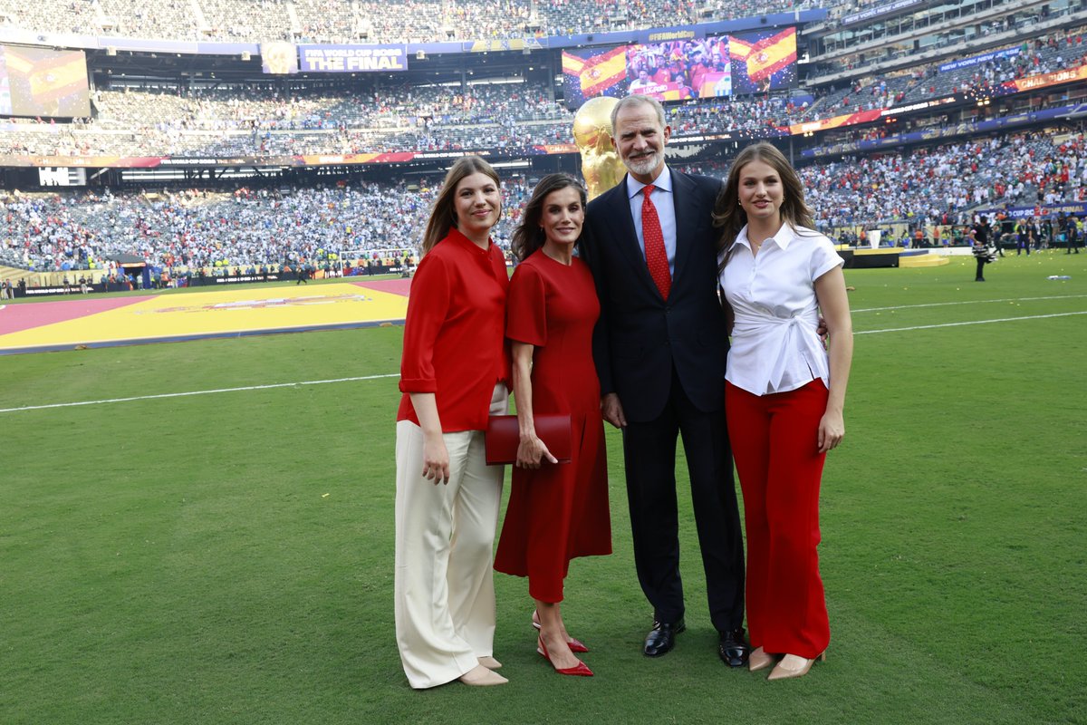 ChristinsQueens's tweet photo. King Felipe, Queen Letizia, Princess Leonor and Infanta Sofia after the 2026 World Cup Final.

📸 @CasaReal https://t.co/kTqmB8U2No