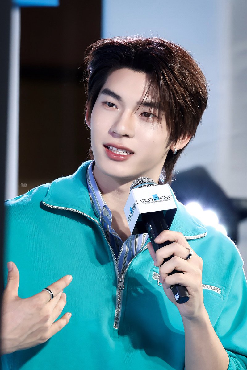 i3baebyou's tweet photo. ครูพละหล่อ ๆ 🏃🏻

TTP WITH LAROCHE POSAY 
#EffaclarXTeeteePor
— #twnpich @twnpich ੯•́໒꒱ https://t.co/pxp1ZR7gCX