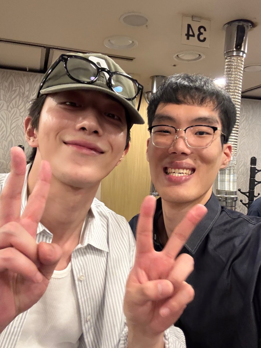 wngurdld's tweet photo. 동궁 타살감흥 배우분 인스타 남주혁 ㄴㅁ귀여워 주혁이로 이런 키차이 첨봄 안겨있고 업혀있는거 아

👤 남주혁 배우님 덕에 정말 즐거운 촬영 했습니다!! 
너무 덥고 지칠 타이밍에 장난도 쳐주시고 음료수며 과일까지 챙겨주시고!! 처음이라 많이 부족 했는데.. 너무 감사합니다☺️🥹 구천과 타살감흥👍