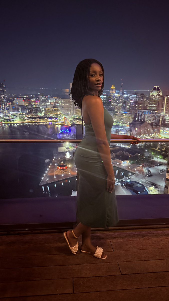 pearlywhytez's tweet photo. How’s the view ? 🌃 https://t.co/Oh3StCOXrK