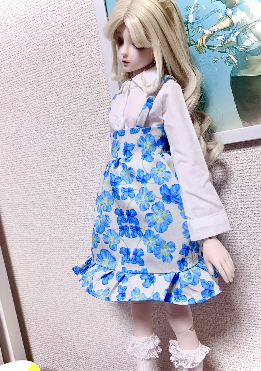 conconn158's tweet photo. 青い花柄のフリルスカート、作ってみました🪻💙
このままでも可愛いけど後々リボンとか付けたいなぁと考え中💭💭

#ハンドメイド
#うちのこかわいい
#ドール https://t.co/QEYIYbhshb
