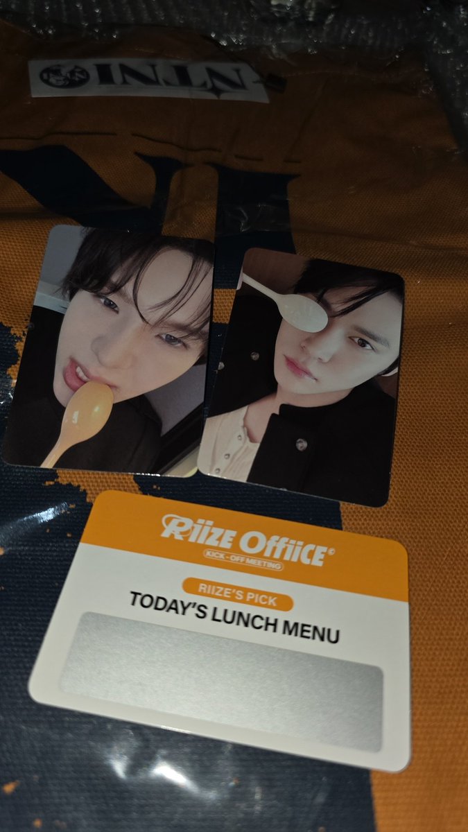 kooksapplebloom's tweet photo. Buka random demi apa dapet pc dua HAHAHAHA padahal kan harusnya 1 doang 

Oke ty sm iknowu love me 🫶🏻🤣 https://t.co/RH6v7fDOZy