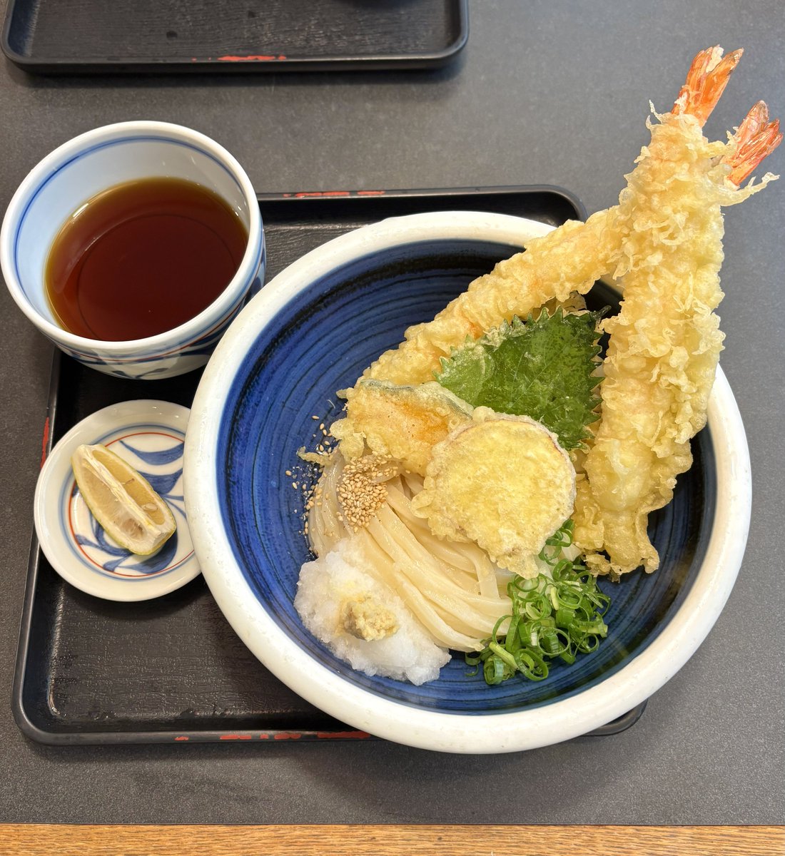 soreikeren's tweet photo. 5件目は、綿谷〜！
6件目は、おか泉〜！

讃岐うどん最高🙌 https://t.co/mZ6JYoa11L