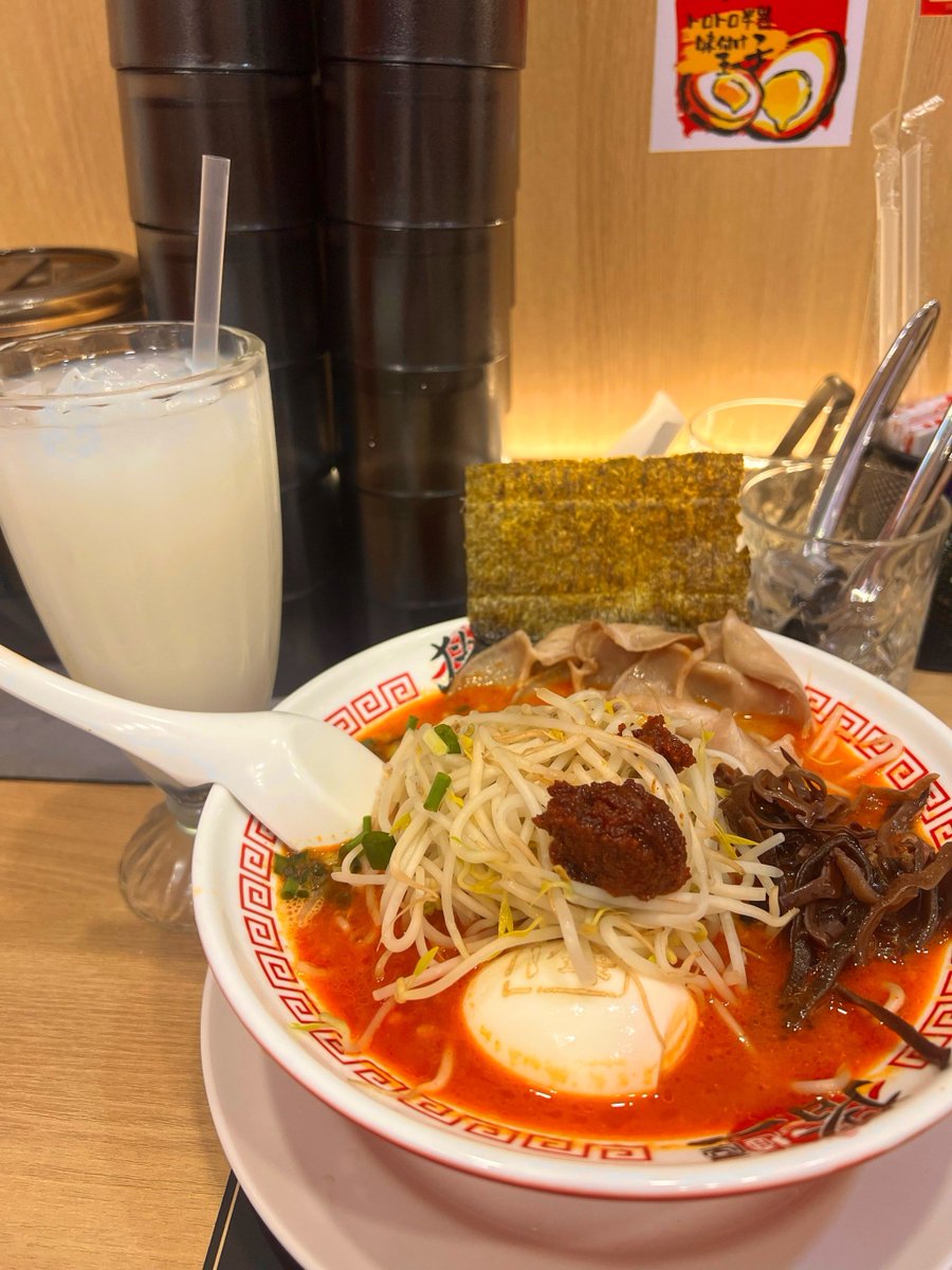 MandyFerraazm's tweet photo. The late-night diner’s still glowing—steaming ramen in a warm bowl, the only noise soft spoon clinks under the streetlamp. Perfect little stop for tired hearts. https://t.co/jb0iLytzzV