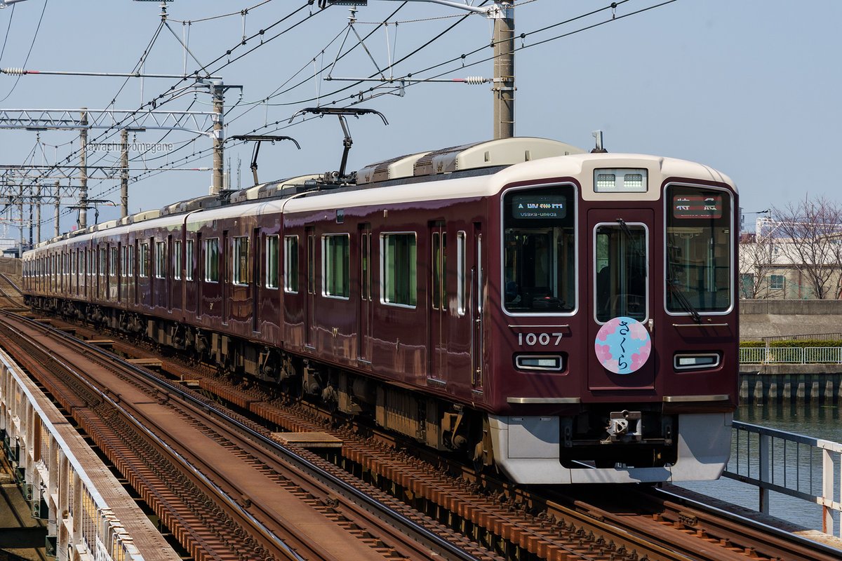 sennoiro's tweet photo. 阪急1000系
C#1007×8R
特急｜大阪梅田
さくらHM

2026.3.21
神戸線　神崎川 https://t.co/PGNt4CcXsI