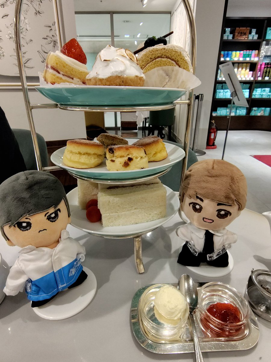 ryu_takaoka3173's tweet photo. アフタヌーンティーしてきた〜
紅茶はセレブレーション☕️高貴な香りがした🤣
サンドイッチといえばでぃんぱむだよね〜💙
#ぬい活
#UWMAseries
#DeanPharm
#OhmFluke https://t.co/ykd2JvjZl9