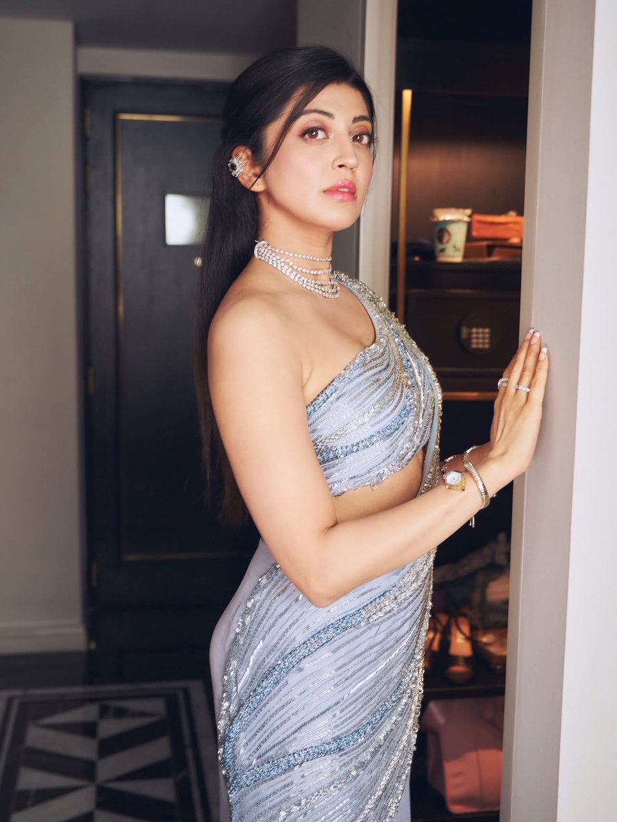 HydTimes's tweet photo. Pranitha Subhash stuns in a shimmering powder blue one-shoulder saree, elevated with a layered diamond choker, matching ear cuff, sleek straight hair and minimal makeup for an elegant look. 

#PranithaSubhash #SareeLook #FashionDiary #IndianFashion #HyderabadTimes #Tollywood https://t.co/qTOz00oUXB