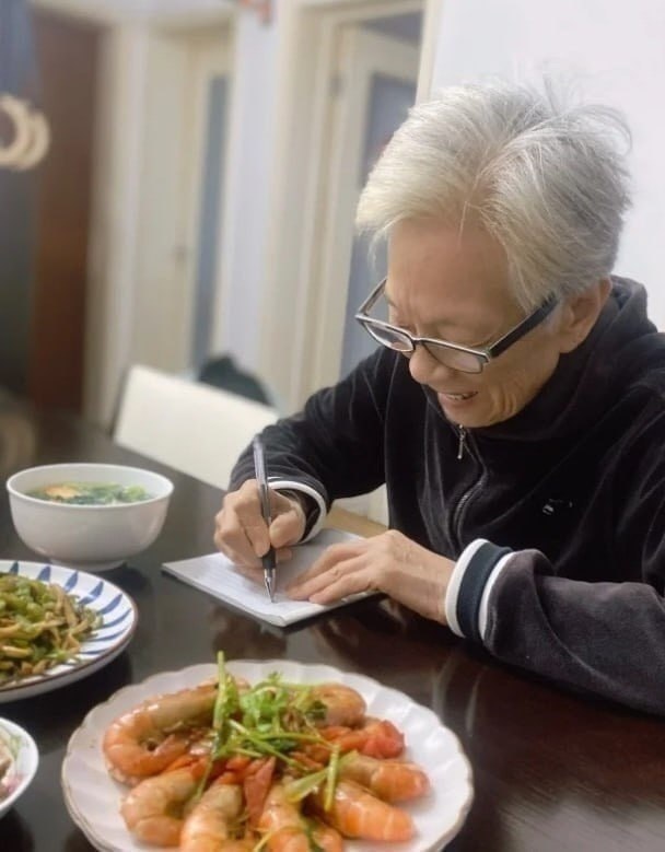 StorminMichael's tweet photo. 母は今年 85歳、👵年収8,800万円。🥰
JALで長年働いてきた母が、昨晩こっそり教えてくれました。普段は仕事の話をほとんどしない人です。
「軽くして、なおかつ強度を上げる。」
#日本株 #株 #株式 #日本株投資 #投資#株式投資#日本株初心者 https://t.co/eKlTGk4xW2
