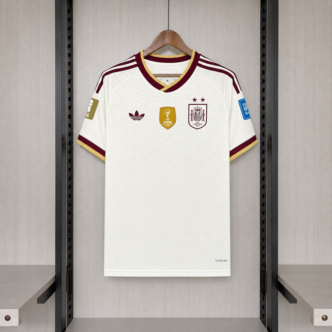 OLOMEsports's tweet photo. 🚨 S O R T E O 🚨

Vamos a regalar DOS camiseta de los CAMPEONES DEL MUNDO, a elegir. 

Condiciones: 

✅  RT
🦁  Seguirnos en @OLOMEsports 
👉🏼  Menciona a un amigo para más posibilidades de ser elegido/a. 

GANADORES mañana a las 23.59. https://t.co/tOHuNhx67X