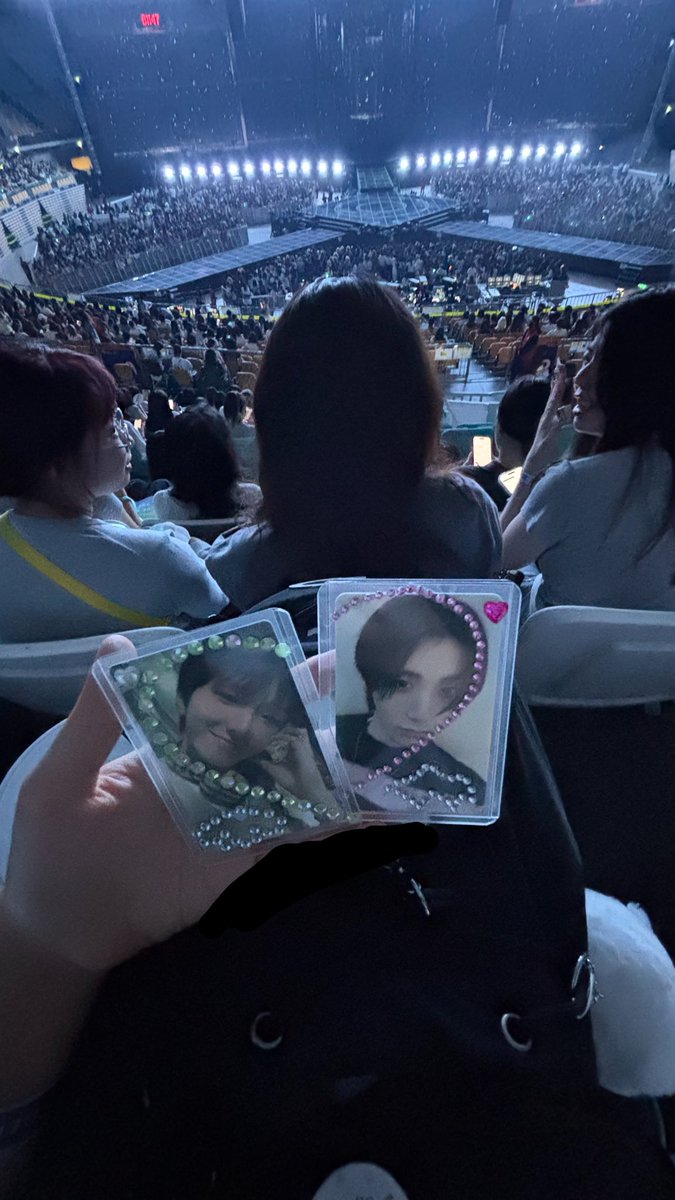 oopercent's tweet photo. ㅂㄴㄷ콘서트후기
저진짜   너무재밋엇어요….
개도어삼백년연장 https://t.co/S3jxTKONzS