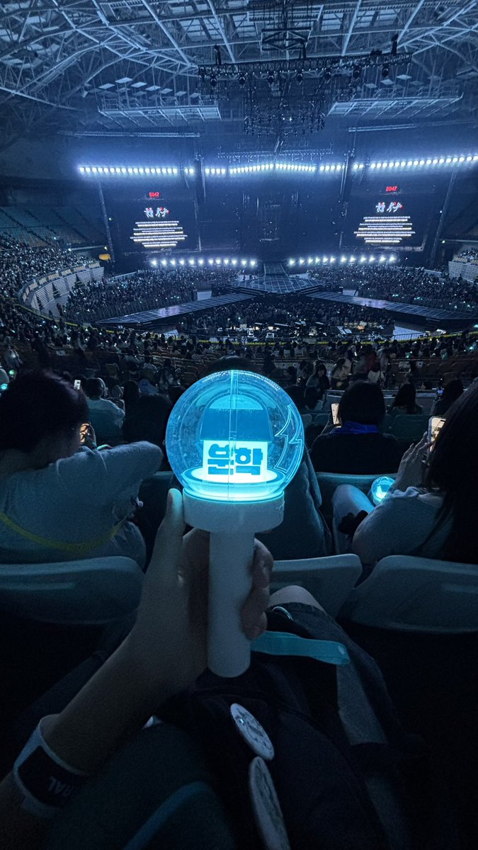 oopercent's tweet photo. ㅂㄴㄷ콘서트후기
저진짜   너무재밋엇어요….
개도어삼백년연장 https://t.co/S3jxTKONzS