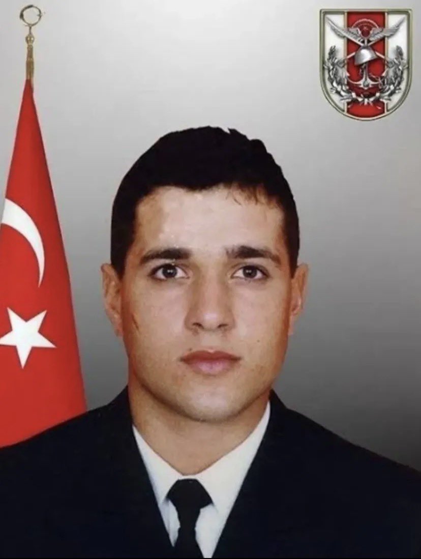 olumsuzsehitler's tweet photo. Babasının sözüyle paylaşmak isterim yiğidimizi.

‘’Ne olur bizi unutmayın.’’

Şehit Mevlüt Pekdemir. https://t.co/QHPbNtayUk
