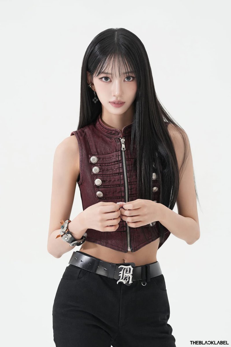 sooinbrasil_'s tweet photo. #SOOIN respondeu como salvou o contato das integrantes do MEOVV no celular:

GAWON: Gawonie (가원이)
ANNA: Anna-chan (안나짱)
NARIN: Rinie Perfeita (완벽한린이)
ELLA: Ella (엘라)

#수인 #SOOIN #MEOVV #미야오 https://t.co/dm1jRBc026