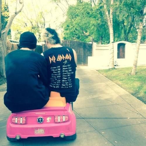 usedtohavemoree's tweet photo. pink limo since day one https://t.co/S8GxtU6bsN