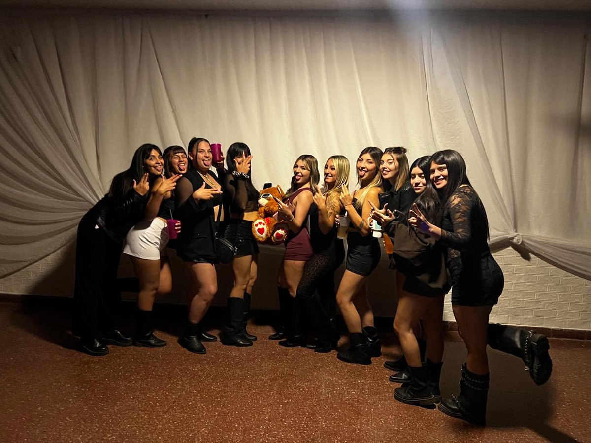belindav_'s tweet photo. Y sin dudas si tuviera la oportunidad de elegir a mis amigas las elijo devuelta, son tan incondicionales. ❤️ en las malas más que nunca y en las buenas siempre🙌💘 https://t.co/JeihMRH5Qs