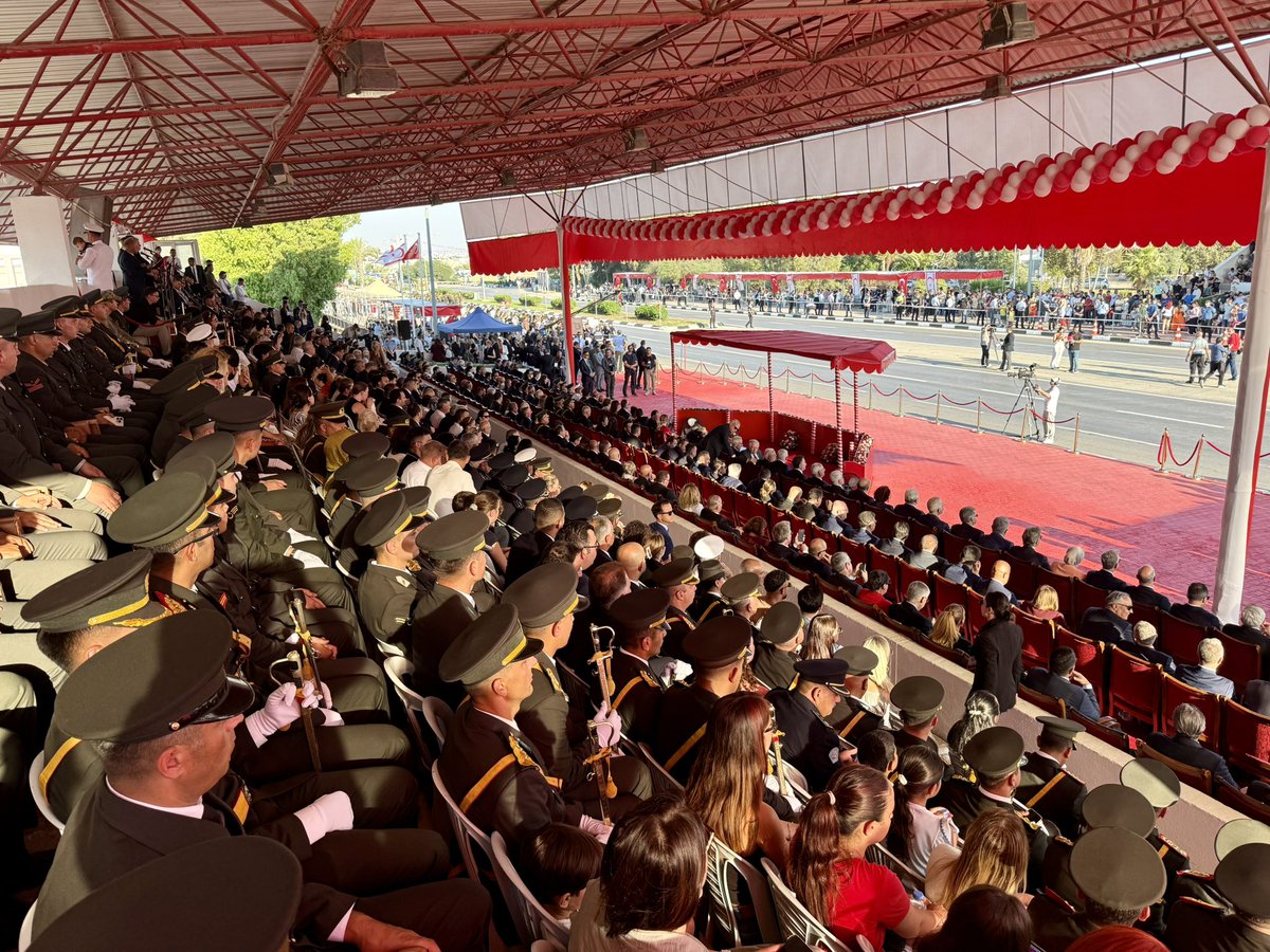 mustafademir's tweet photo. 📍 KKTC | Lefkoşa

Kuzey Kıbrıs Türk Cumhuriyeti Cumhurbaşkanı Sayın Tufan Erhürman ve Cumhurbaşkanı Yardımcımız Sayın Cevdet Yılmaz’ın katılımlarıyla Dr. Fazıl Küçük Bulvarı’nda düzenlenen resmî geçit törenine katıldık.

Kıbrıs Barış Harekâtı’nın 52. yıl dönümünde; Kıbrıs Türk halkının hürriyeti ve istikbali uğruna mücadele eden aziz şehitlerimizi rahmetle, kahraman gazilerimizi minnet ve şükranla yâd ediyorum.

Kuzey Kıbrıs Türk Cumhuriyeti’nin selameti ve huzuru, bizim için millî bir davadır. Bu anlamda Kıbrıs Türklüğünün yanında olmaya dün olduğu gibi bugün ve yarın da devam edeceğiz.

20 Temmuz Barış ve Özgürlük Bayramı kutlu olsun.

#KıbrısBarışHarekatı #KKTC