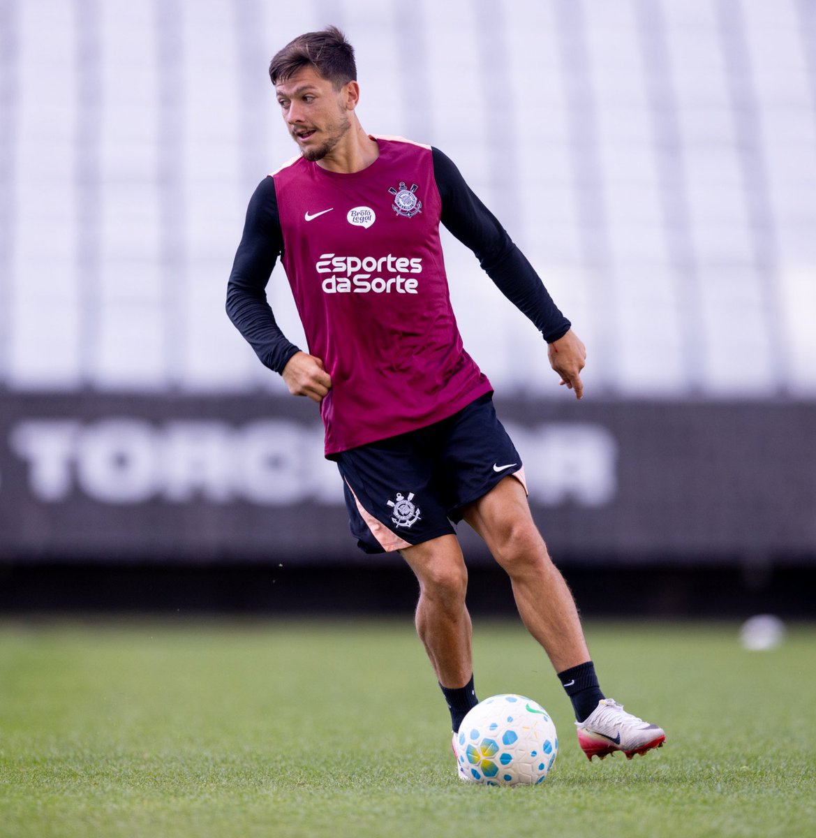 Corinthians's tweet photo. Manhã de segunda-feira com treino na Neo Química Arena!  🏟️

O Timão segue se preparando para sua volta aos gramados que acontece nesta quinta-feira, no duelo contra o Remo.  🏴🏳️

📸 Rodrigo Coca / Corinthians

#VaiCorinthians https://t.co/67u7Fqw6r8
