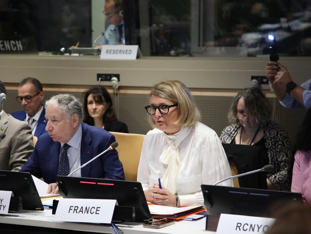 franceonu's tweet photo. La France se réengage pour la sécurité routière mondiale avec le @UN_RSF

La Ministre @MariePierreV annonce nos priorités pour diviser par 2 les décès et blessures liés à la circulation d'ici 2030: prévention, éducation, application des règles et lutte contre les stupéfiants. https://t.co/mF0YHQO9oB