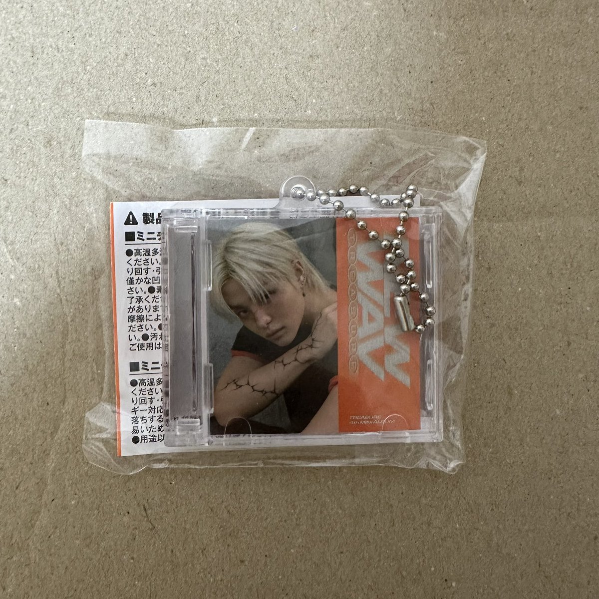 ASTRO_clover06's tweet photo. @xuminhana_a 夜分遅くに失礼致します。
ジフンのCDキーホルダー所持しております。同種のジュンギュと交換可能でしょうか？ご連絡頂けると幸いです。 https://t.co/Y01FprHoYp