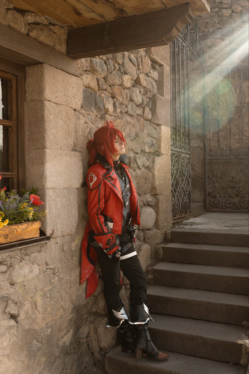 1keicos's tweet photo. As long as you stick to your own path, it doesn’t matter what Mother Nature throws at you.

Photo - @Doorts1 
Retouch - @Shinori_live 

#diluc #genshinimpact #cosplay https://t.co/GBKUENqsHs