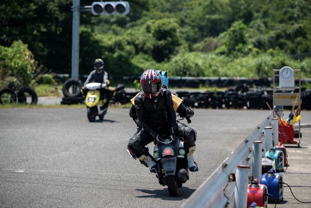 tsunaguman_SL's tweet photo. 高橋編集長『そのヘルメットでメット擦りは勿体無い‼️』
僕もそう思ったので一瞬しかしませんでした…しかしながらヘルメットなんて気にしてパフォーマンスなんてしてられねぇ！走り屋魂！！ https://t.co/oc1nnEekTP