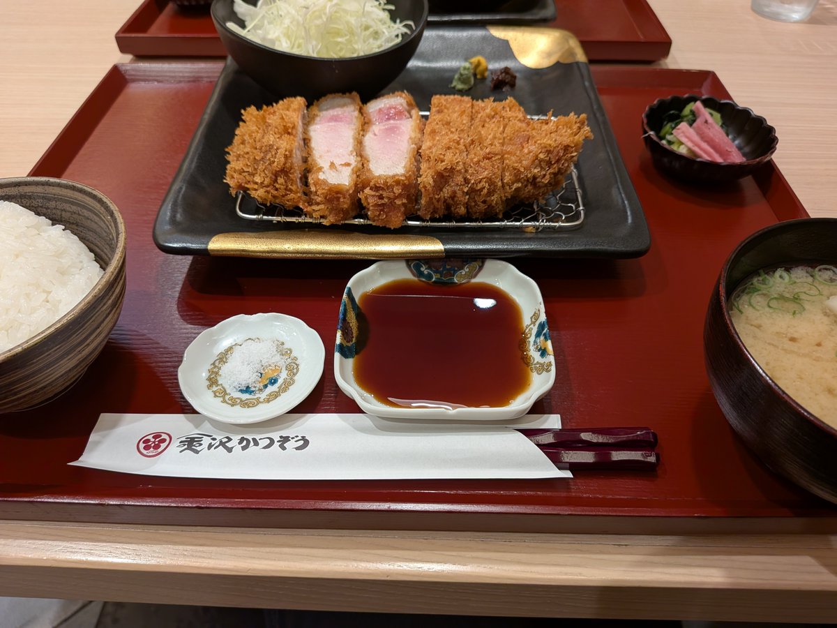 kotamoccchi's tweet photo. これはめちゃくちゃ美味しかったとんかつ🍖 https://t.co/hA10VCTEPy