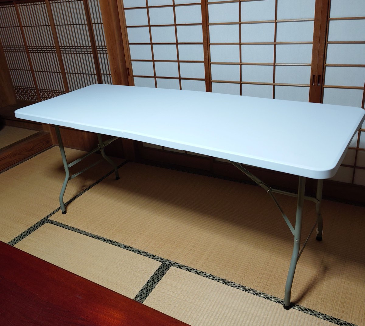 444lantern's tweet photo. こんばんは🌙
残業後の買い出しして帰るまで時間かかったー🤣帰ったらワークショップ用のテーブル届いてて開封したらよさそう✨重いけど筋トレだと思い運びます(笑) https://t.co/ISWQnnyB5D