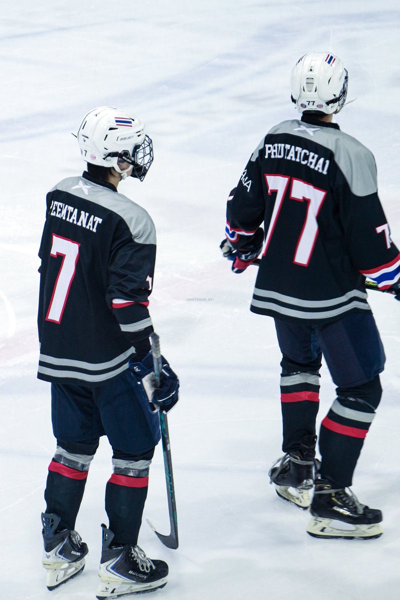 nantawan_rt's tweet photo. POOH77 &amp; PEEM7 สองพี่น้อง✨️💙🫂

#PHUTATCHAI #PEEMTANAT
#XPENGicehockey https://t.co/Qu7Gjv1bvF