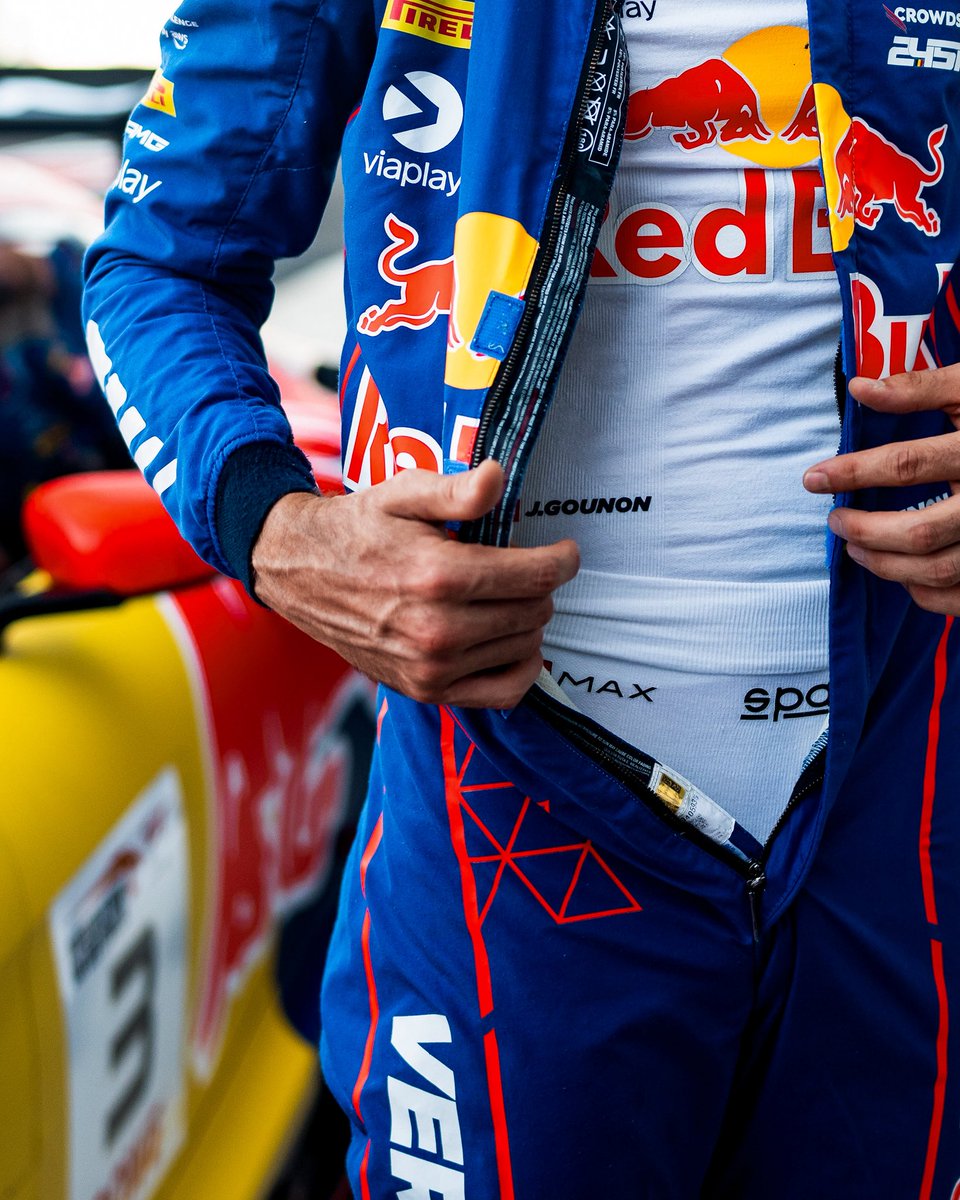 VerstappenCOM's tweet photo. New lucky underwear? 😉 https://t.co/JGfCioaJg0